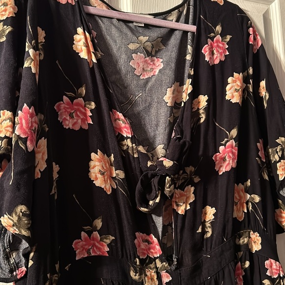 AE Romper 🩷 - Picture 5 of 9